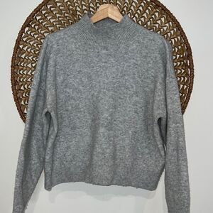H&M gray mock turtleneck sweatshirt size medium